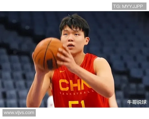 周琦在赛场上展现盖帽神技助力球队防守稳固再创佳绩 周琦在赛场上展现盖帽神技助力球队防守稳固再创佳绩