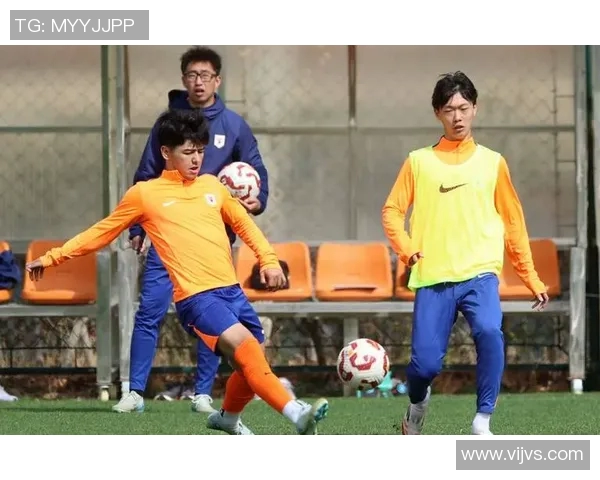 山东泰山队与广州队刘洋的精彩对决引发球迷热议与期待 山东泰山队与广州队刘洋的精彩对决引发球迷热议与期待