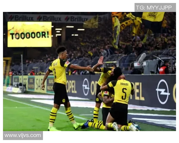 霍芬海姆遭遇多特蒙德绝杀,主场失利令球迷扼腕揪心 霍芬海姆遭遇多特蒙德绝杀,主场失利令球迷扼腕揪心